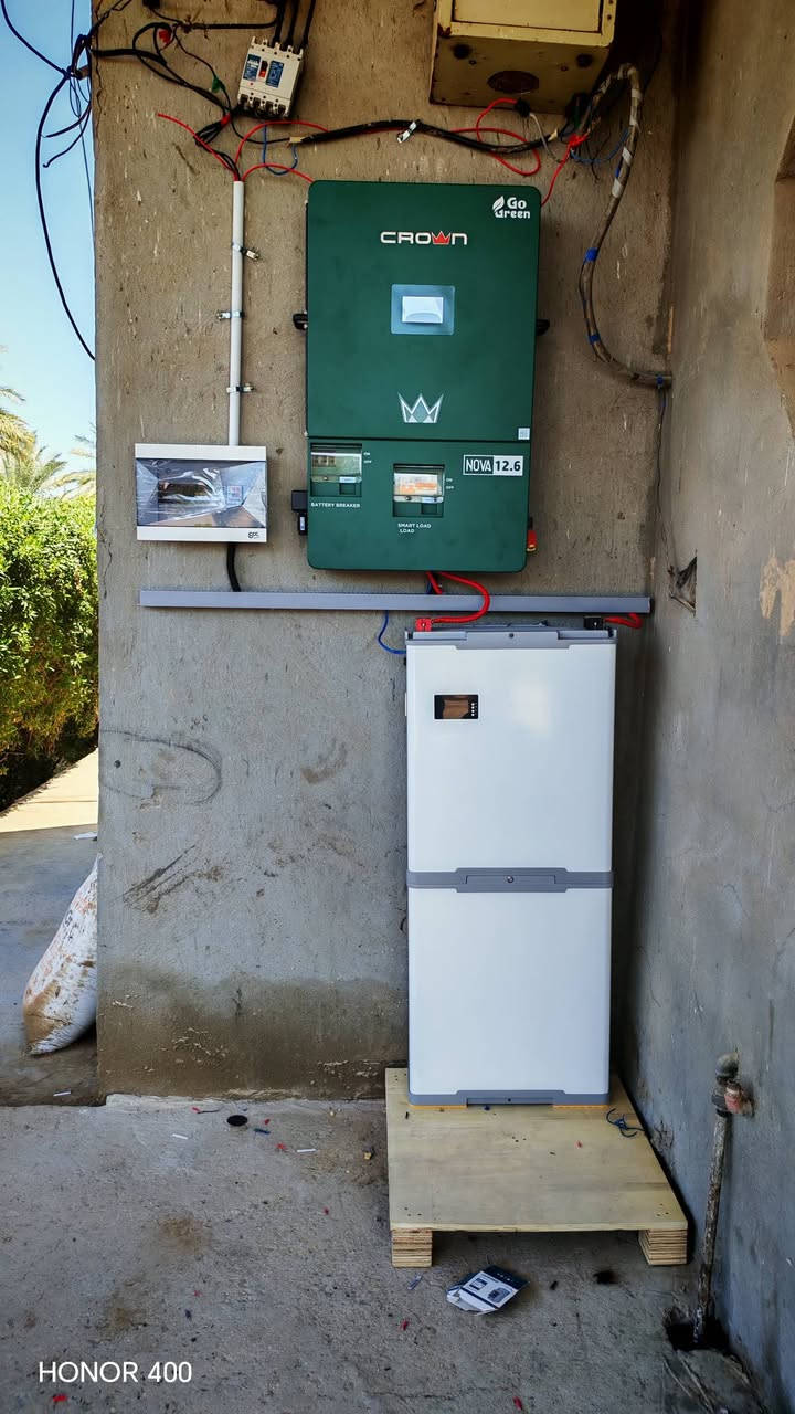 السلام عليكم ورحمة الله وبركاته :
عمل اليوم منظومه 15امبيرفي الرضوانيه الغربيه في قرى السعدان للخال عواد حميد ابو عماد   تكونت من انفيرتر 12.5 كيلوا واط من شركة CROWN IP21  مع بطاريه 15 كيلوا واط بقدرة تشغيل 5 ساعات وامكانية تحديث المنظومه لل45امبير مستقبلاً. 🌹🌹🌹🌹
مزايا الجهاز:1.WiFi.
2.يربط حتى 10اجهزه اخرى.
3.صوت مراوح هادئ مع التحكم بسرعتها. 
4.شاشه لمس.
5.تحديث البرنامج بشكل دوري من الشركة الام عبر الانترنت.
6.قواطع الالواح والاحمال والشحن والبطاريه مدمجه.
7.بازبار داخلي حتى 4 بطاريات.
8.ظمان استبدال 6سنوات.
للتواصل مع : شمس المستقبل      🌷🌷🌷
***********
***********
متوفر نظام الاقساط 🌹🌹🌹🌹🌹🌹🌹
