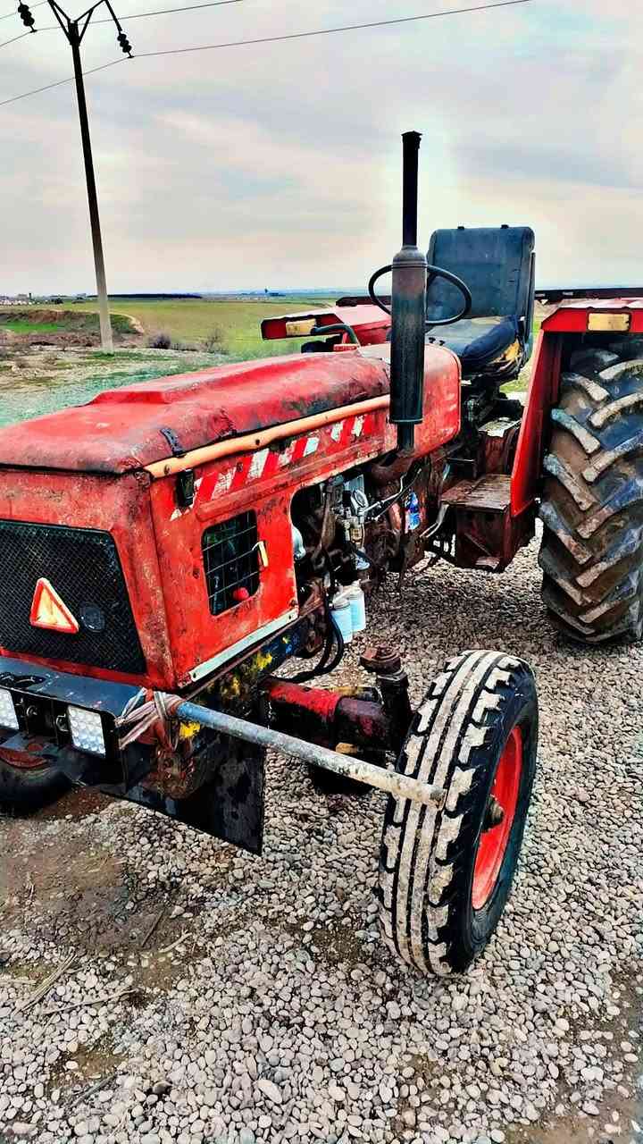 للبيع عنتر 71 باور دنفص فول هودرليك  موديل 83 جاهز محرك لا صرف ولا نفخ كير جاهز هودرليك واير منيه جاهزه نكره سلف تايرات نص عمر تكالات اماميه  تركتر جاهز عل شغل السعر خمسه مليون ونص ***********
