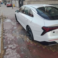 للبيع K5 موديل 2025 رقم بغداد باسمي اني مستورده السياره حادثه كلش خفيف...