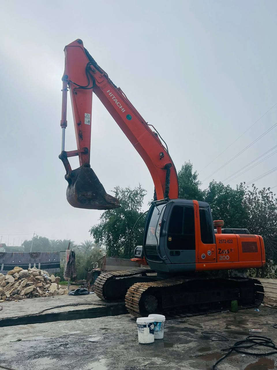 حفاره للبيع رقم واسط موديل 2006 الرقم  *********** السعر 265 وبيه مجال
