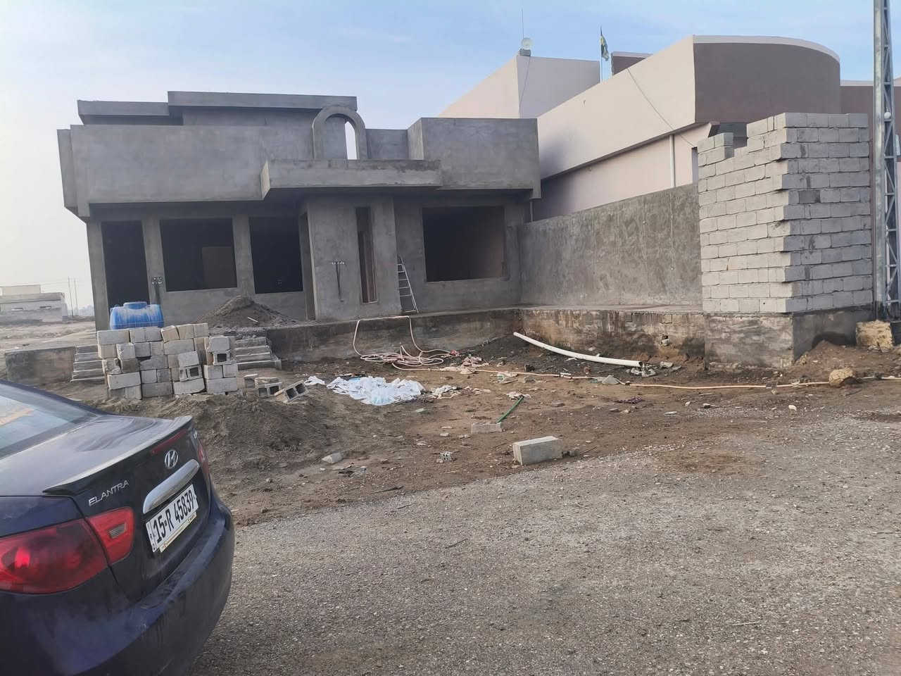 السلام عليكم يوجد قطعه ارض زراعيه قرب مدخل زهيرات الجديد كما في الصور
مساحة الارض 200 متر 
الفراع مقابل لافته شركة انوار البراري
شارع امامي وشارع خلفي
كهرباء ماء زراعي 
شارع محمد صالح 
مقابل السيارة السيفيا ومقابل البيت الملبوخ 
للاستفسار ***********
