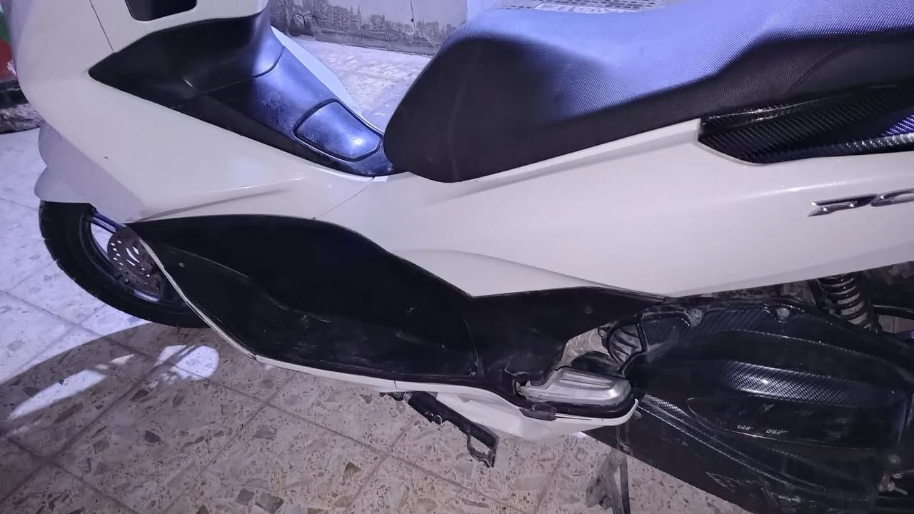 السلام عليكم .
البيع دراجه بيسي اكس HONDA PCX
الجيل الثاني أو ياباني
الدراجه 150 مواصفات 
حساس ازدحام +حساس استان كله شغال كهربائيات كلها شغالة دراجة كاملة مكملة مابيها كل نقص مكاني كوت رقم***********
