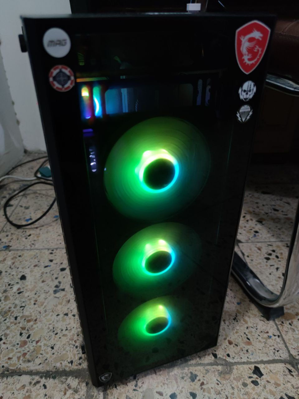 السلام عليكم كيس فارغ مستعمل ماركة Deepcool MATREXX 50
• نوع الكيس: ميد تاور (Mid-Tower)

• دعم اللوحات الأم: Mini-ITX / Micro-ATX / ATX / E-ATX

• المراوح : 3 مراوح ARGB امامية + مروحة ARGB خلفية (تدعم التحكم باللون و السرعة عن طريق السوفتوير)

• طول كرت الشاشة : يدعم لحد 370 ملم 

طول التبريد المائي : يدعم لحد 240  ملم 

• المنافذ :  1x USB 3.0، 2x USB 2.0، ومنافذ صوت

•الفلاتر : فلتر علوي + فلتر سفلي 

 

ملاحظة : الكيس نظيف مجرد نقص برغي مال جامة الجانبية

السعر 65 الف
مكاني بغداد المنصور ماكو توصيل


**إذا كنت صاحب هذا الإعلان وتريد حذفه لأي سبب، رجاءا أرسل رسالة إلى الدعم الفني**