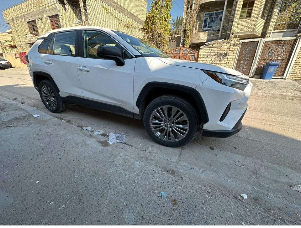 فور ابيض رقم بغداد مواصفات Le 
موديل 2023
ماشي تقريبا 40 الف او اكثر شوية 
ويل 19 
مكان السيارة ديالى 
ضررها موجود بالصور
القطع الاصلية المتضررة موجودة بالصور وايضا عندي بالبيت 
سعرها 219 بيها مجال  بسيط
للتستفسار .. الاتصال على الرقم 
***********
