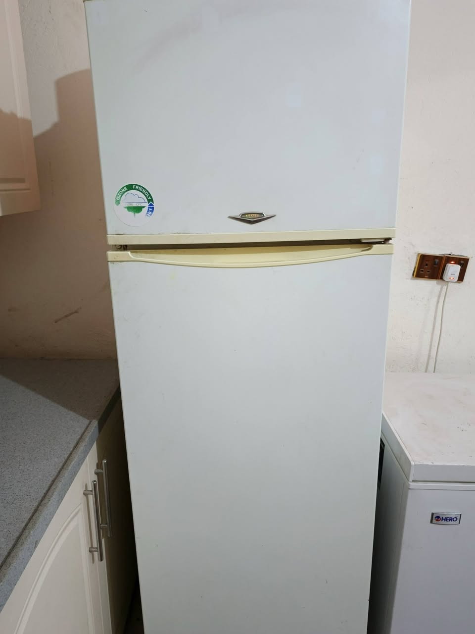 ثلاجه فيستل لبيع 16 قدم تبريد فول فوك وجوه نضيفه جدا السعر 250 وبيها مجال
للاستفسار ***********
