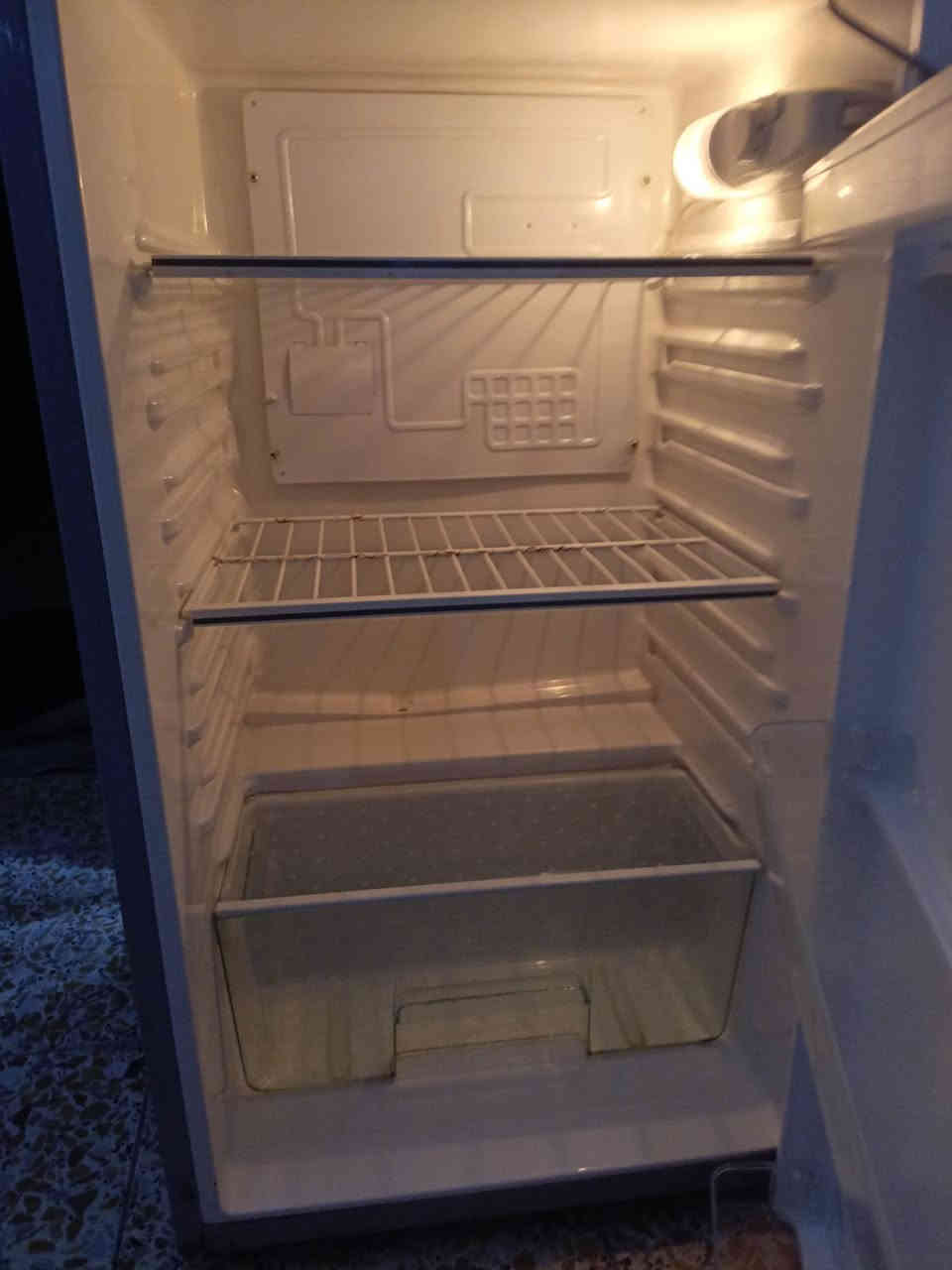 السلام عليكم ثلاجه كوريه للبيع بعدهي بلجيش شرط تجمد ثلج ⛄تجي تفحصها وتكلبها يله تاخذها الاصليه هاي مو التقليد الباب الاول *********** المكان بغداد المحموديه!!!
