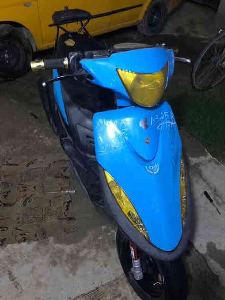 ماكس عدله للبيع
للتوضيح بس كلج امامي تعبان 
صدر امامي رياضي قزم
تايرات جلاتين
قبق فلاوين سمائي
سوادات كلها بيها املاح
مكينتها 55
كفرات كلهن ختم 
صالنصه اف ام
دراجه اوراقها كامله منفيس 
سعرها 600 وبيها مجال بسيط
 مكاني بغداد للتواصل واتساب ***********
