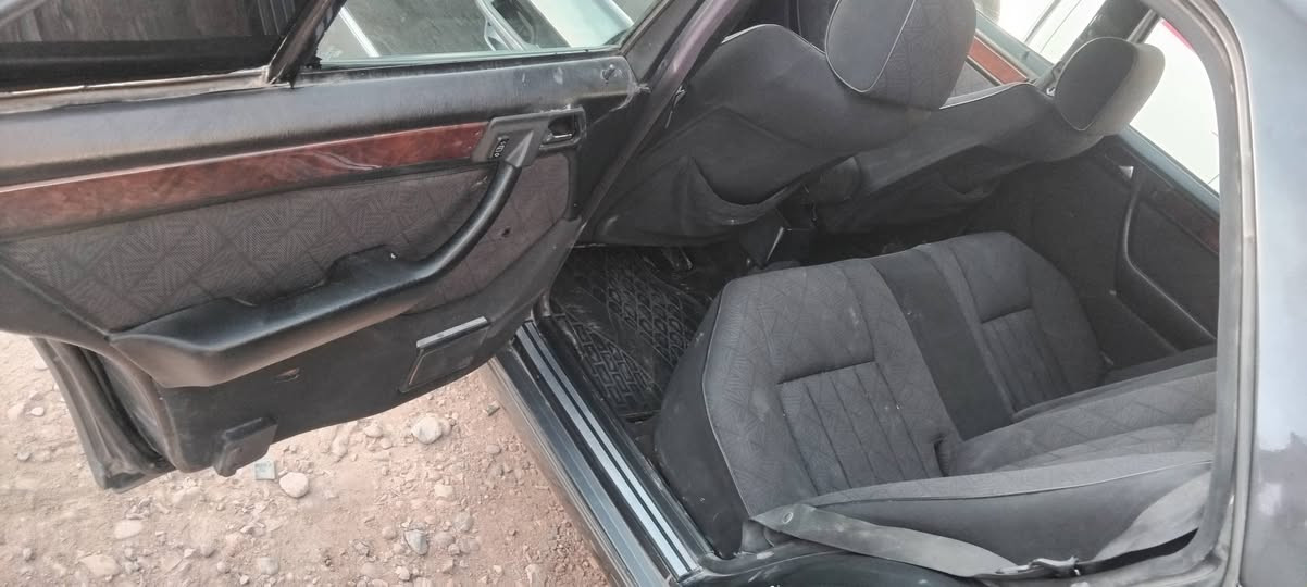 السلام عليكم مارسدس موديل 91 رقم بغداد انكليزي سياره مصبوغه لجماليه مكفوله من حادث مكينه بلاديه كير بلادي مكفولات قواعد الدبل مكفولات لا تعمير ولا كلشي بلاديات ((تبريد ثلج شرط ))غرفه نظيفه جدا  السعر 68 ورقه وبيه مجال العنوان واسط الزبيديه 
***********
