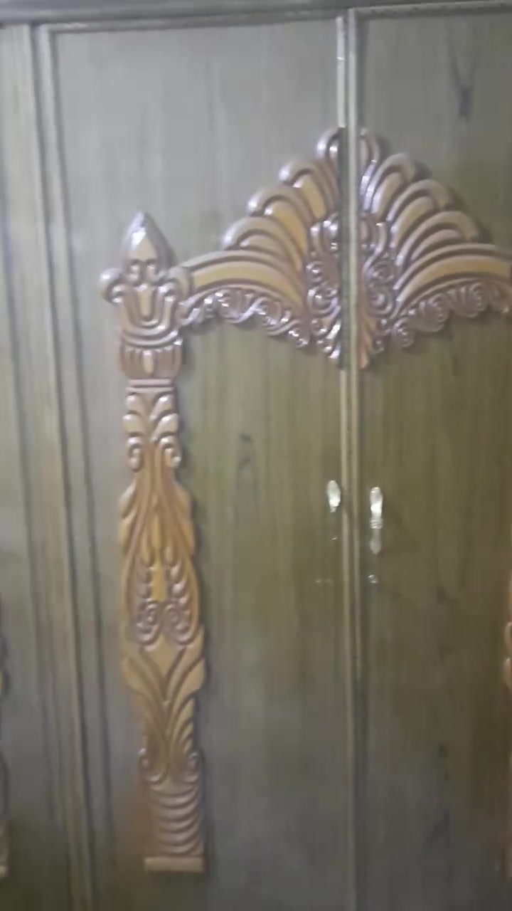 غرفة نوم صاج نظيفه جدا للبيع كنتور ٦ أبواب وملحقاتها سرير مع زاوية ملابس مع ميز مرايه.للتواصل على الرقم ***********وفيه واتساب ٢٤ ساعه.
