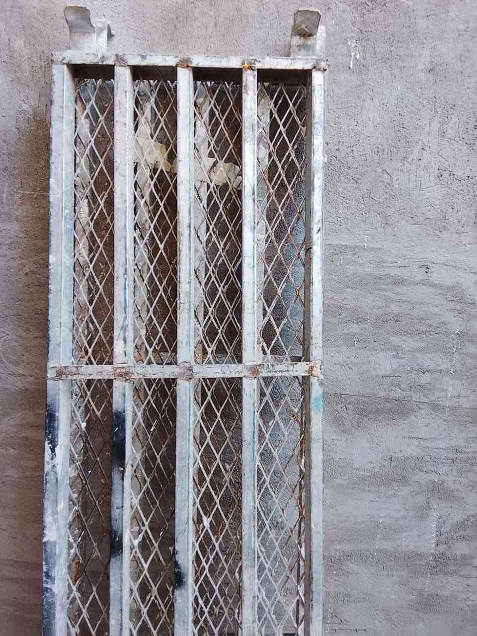 السلام عليكم اخوان
عندي ٥ اقفاص  اسكلات
حجم ٩٠ 
البيع 
سعر القفص ٦٥
بغداد مدينه الصدر 
واتساب  ***********
