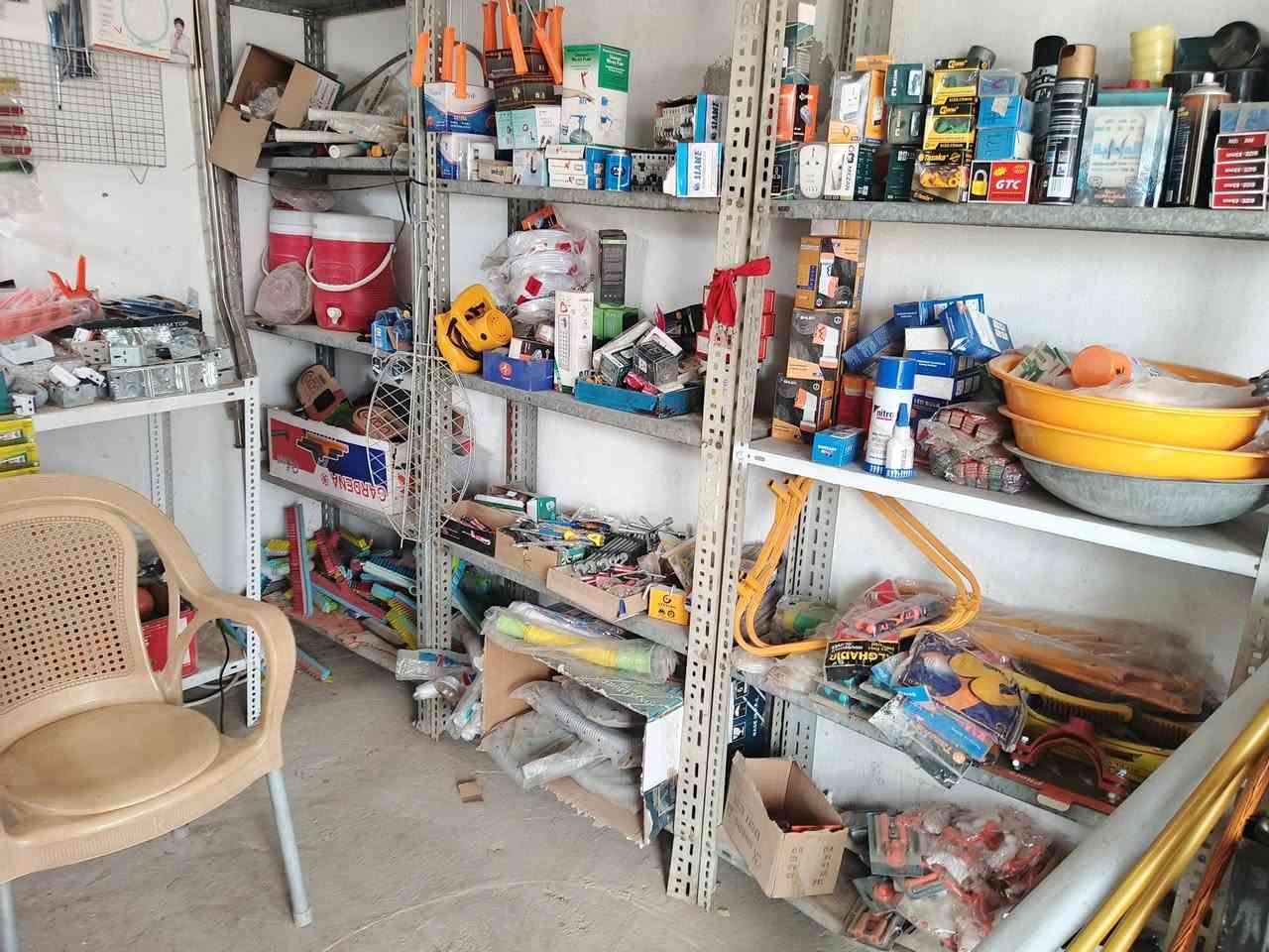 شباب اغراض انشائيه شلع للبيع ابسعر مناسب مكاني حي الرسول ***********
