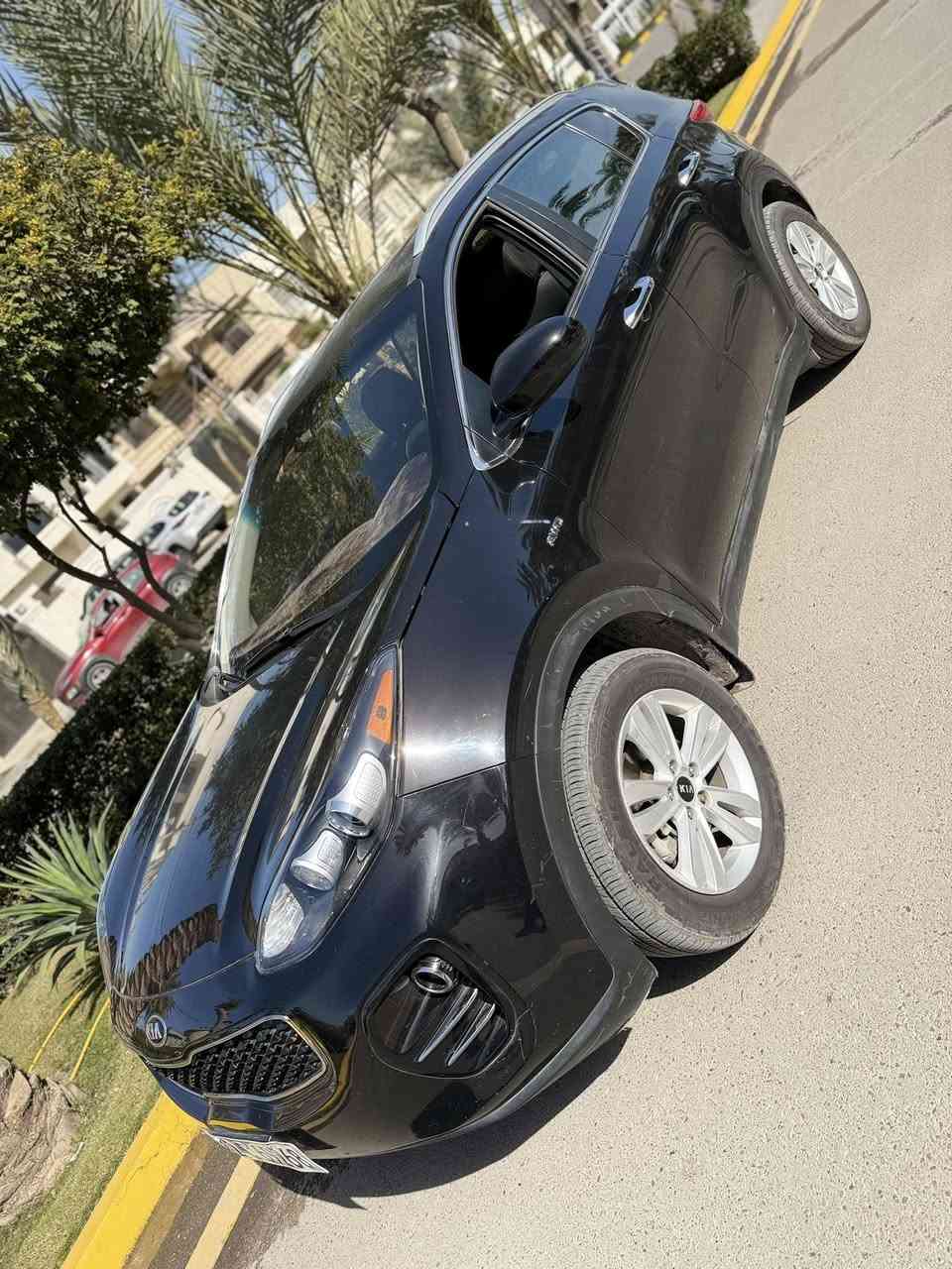 السلام عليكم كيا سبورتج 2019…للبيع او مراوس أقل أو أكثر. حادث خاملغ خلفي وشويه من الباب بدون دواخل وبدون ايرباك ماشيهkm 138. المواصفات محرك 2400 شاشه صغيره كاميرا دواره تدفئه كشنات فور ويل سياره تحكم جهتين ستيرن السعر 148 بيه مجال.   المكان حي العدل          ***********
