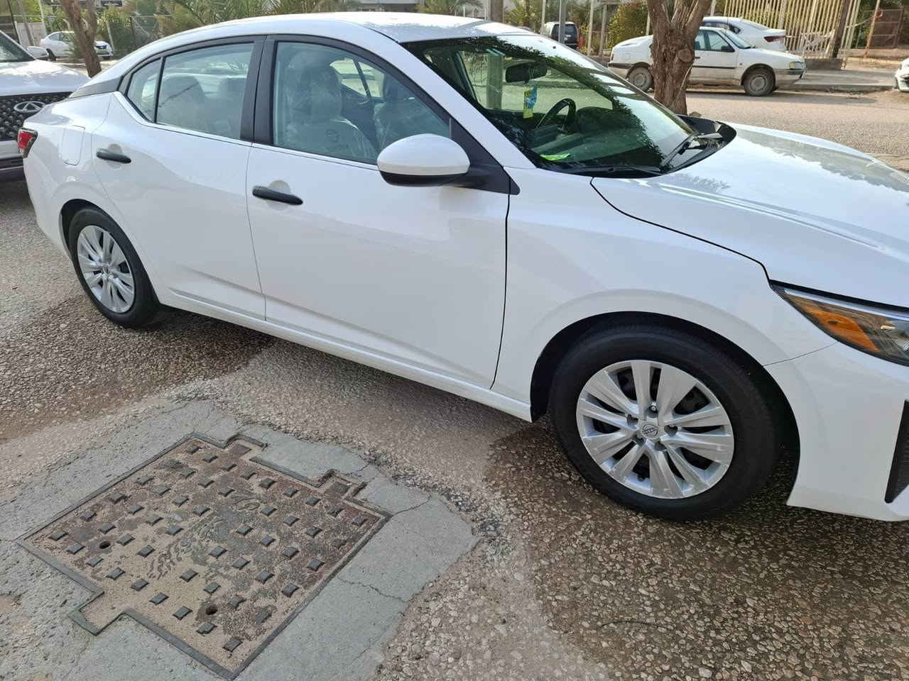 السلام عليكم 
نيسان سنترا ابيض وارد امريكي بغداد رقم وهزه جديد السياره كلش جديده استخدام شخصي ماشيه قليل مديل  2024 حادثه باب سايق مبدل مواصفات اعتياديه السعر 152 وبيه مجال مكان السياره نجف استفسار خاص او اتصل ***********8 النجف, العراق
