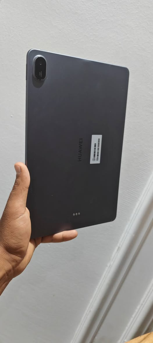 المواصفات
هذا الجهاز اللوحي هو Huawei Mate Pad 11.5 الجديد لعام 2025، ويتميز بشاشة مقاس 11.5 بوصة ومساحة تخزين 256

جيجابایت

1+ ElectroMall

الشاشة شاشة TFT LCD بحجم 11.5 بوصة ومعدل تحديث 120 هرتز

التخزين والذاكرة يأتي بذاكرة تخزين 256 جيجابايت وذاكرة عشوائية (RA) 8

جيجابايت..

البطارية تبلغ سعة البطارية 10,100 مللي أمبير، ويدعم الشحن السريع بقوة 40 واط

للاستفسار *********** بي واتساب.
