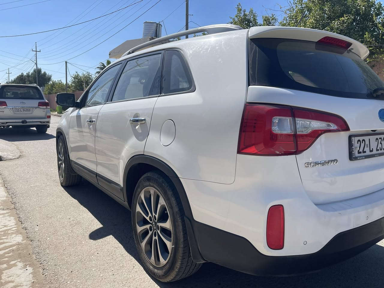 سورنتو موديل 2013
فول موصفات
وبيها بنيد مصبوغ ورصعات خفيفه
السعر ١٨٥$وبيها مجال 
مكان سياره الانبار فلوجه 
***********
