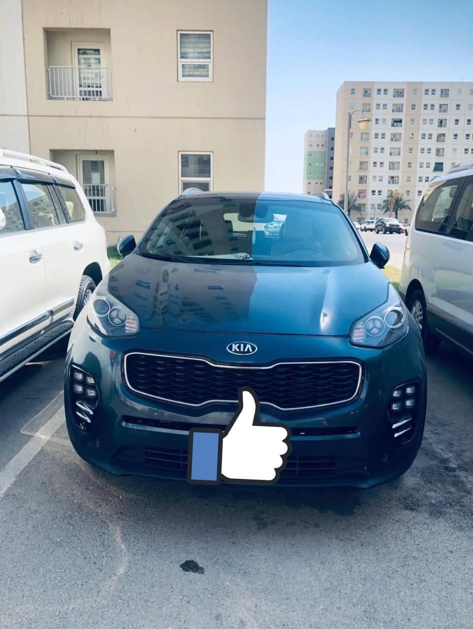 السلام عليكم 
كيا سبورتج امريكي موديل 2017 مواصفات SX فول ماشيه 100 
مواصفاتها
بصمه 
بانوراما 
رادارات نقطة عمياء 
صدر وتخم تاير جديد 
ستيرن حرف D  تدفئة 
تحديد مسار وكروس سرعة 
فور ويل 
كاميرا دوارة 
ماشية 105
كشنات جلد كهرباء وتدفئة وتبريد 
شاشه كاربلاي بلادي السيارة رياضيه تخبل شلعه واداء ومسويلها ادامه للنوزلات قبل 6 اشهر والصدر والتايرات مصارلهن شهر 
السعر 143 واكيد بي مجال للشرايه 
التواصل على هذا الرقم فقط *********** مكان بغداد
