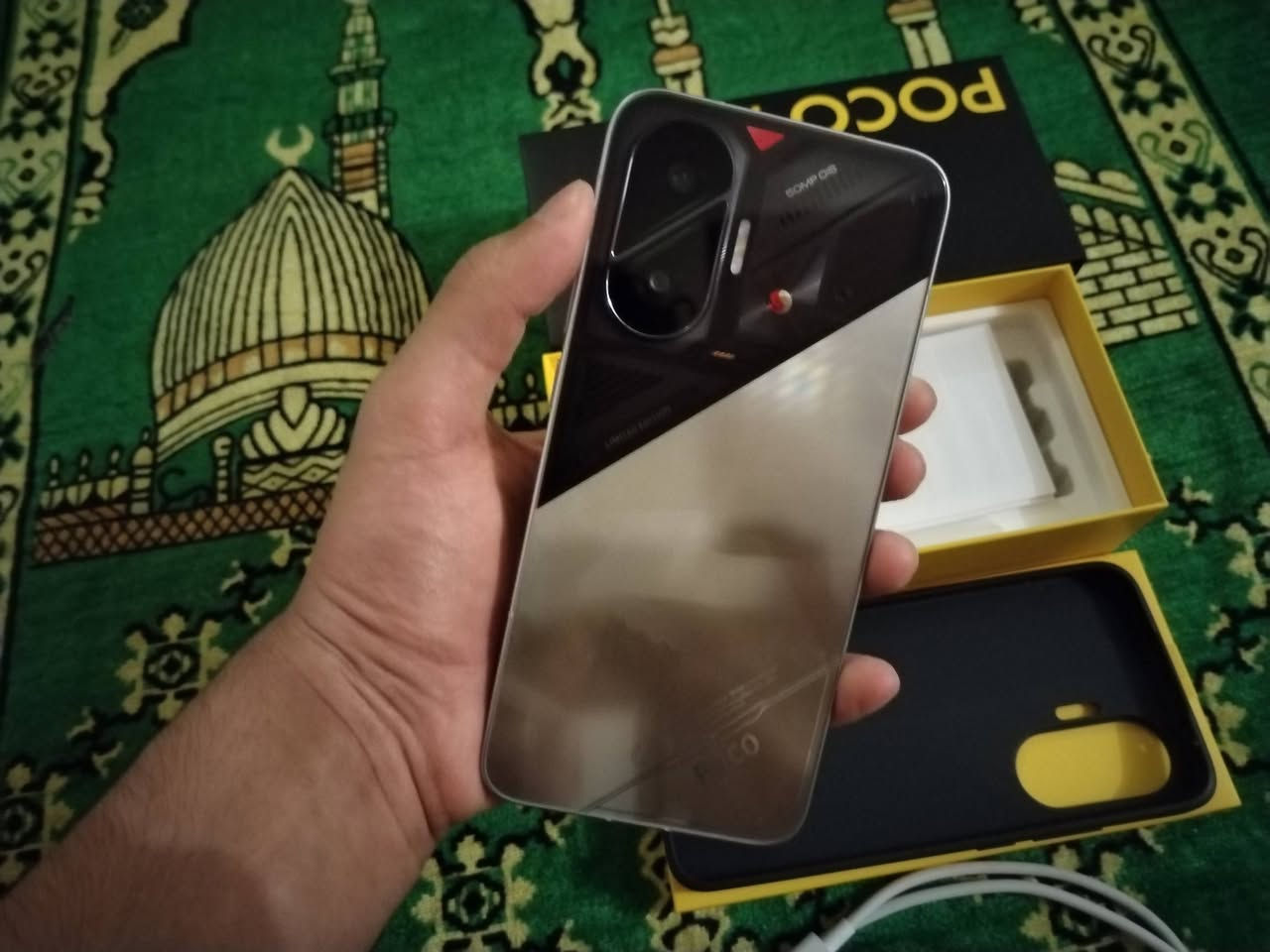 السلام عليكم
بوكو F7 النسخة الفضية المحدودة (Cyber Silver)
ذاكره 12g
مساحته512g
اخو الجديد استعمال خفيف 3 أشهر
مع كامل ملحقاته كدامكم بالصور حتى جيسه بعده
رايده 525k و بي مجال للشراي
مكاني ناصريه مركز تجي تفحص و تاخذه
للتواصل الخاص مفتوح


**إذا كنت صاحب هذا الإعلان وتريد حذفه لأي سبب، رجاءا أرسل رسالة إلى الدعم الفني**