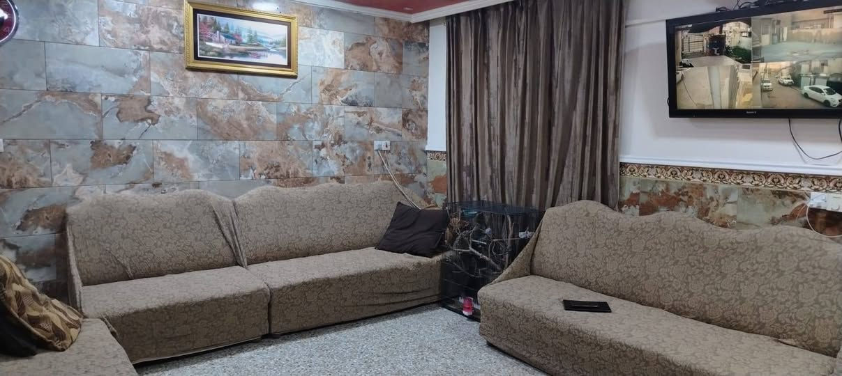 دار للبيع في المشتل شارع المطبك قرب أمانة بغداد الجديدة
المساحة :200

الواجهه : 10

النزال : 20

يتكون من  حديقة وكراج وصالة واستقبال وغرفة وحمام والطابق الفوق عبارة عن غرفتين 

للاستفسار 

***********
السعر 500 وبي مجال
