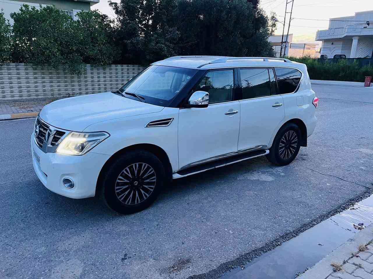 نيسان باترول خليجي 2013
فول مواصفات SE 
درجه ثانى محسن 
محرك مرغوب صغير
كير ومحرك بشرط
ماشي ١٦٧ کم الف
قطعه واحد صبغ(باب خلفى سكن)
بدون دواخل
مكانين بارد 
فتحه+ صندوق شفت
رقم وسنويه وهزه جديد بأسمى
سعر ٢٢٥
***********
***********
