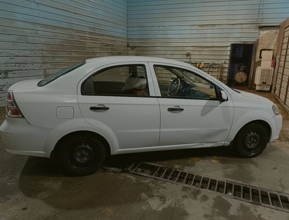 افيو موديل 2011 الشركة العامه ماشية 150 حقيقي
مكفوله من الصبغ والبارد بيهه فقط طخة اسفل بالباب والدوسه مال السكن بسيطه ومامسويه.
مكينه وكيؤ وتبريد وصدر تمام والحمدلله
*********** بغداد, العراق
