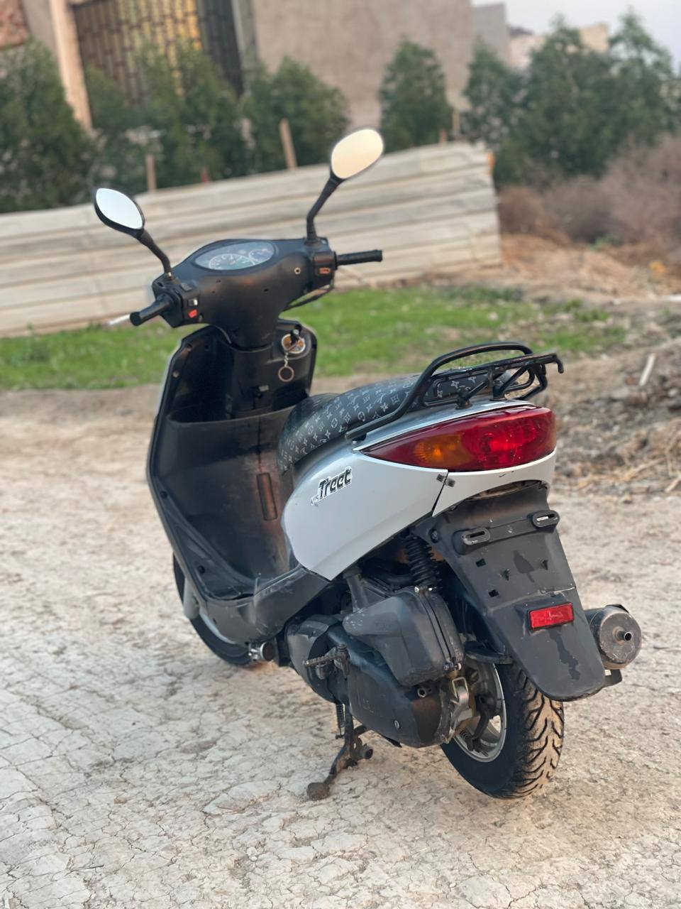 السلام عليكم 
دراجه اكزز نوزل  مراوس ماكس. سكنس
الدراجه مابيه نقص عده الاشاره الاماميه
الدراجه كله بلادديه
بيه منفيس فقط 
صدر بلادي دبلات بلادي 
كلچات بلادي 
وياله بلادي
نقص فقط كفر صالنصه 
الدراجه كل اسبوع ابدل  اله دهن بانزين فقط محسن 
نكره سلف 
ترايك وين ميعجبك
سعره٥٥٠ وبيه مجال للطيبين

*********** 
اذا ماحصلته 
***********
