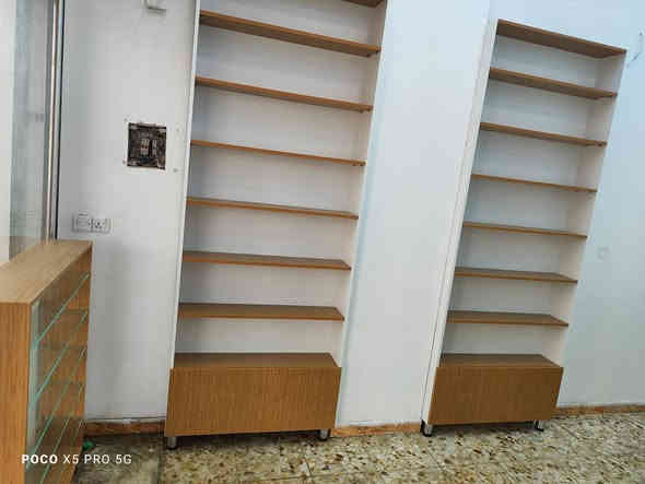 السلام عليكم غراض رفوف 
( 2 ميز جام + 2 فاترينه + 2 اطار خشب + 1 عارضة جام )
السعر الكلي ( ٣٥٠ ) سعر نهائي لعنوان شارع فلسطين ***********
