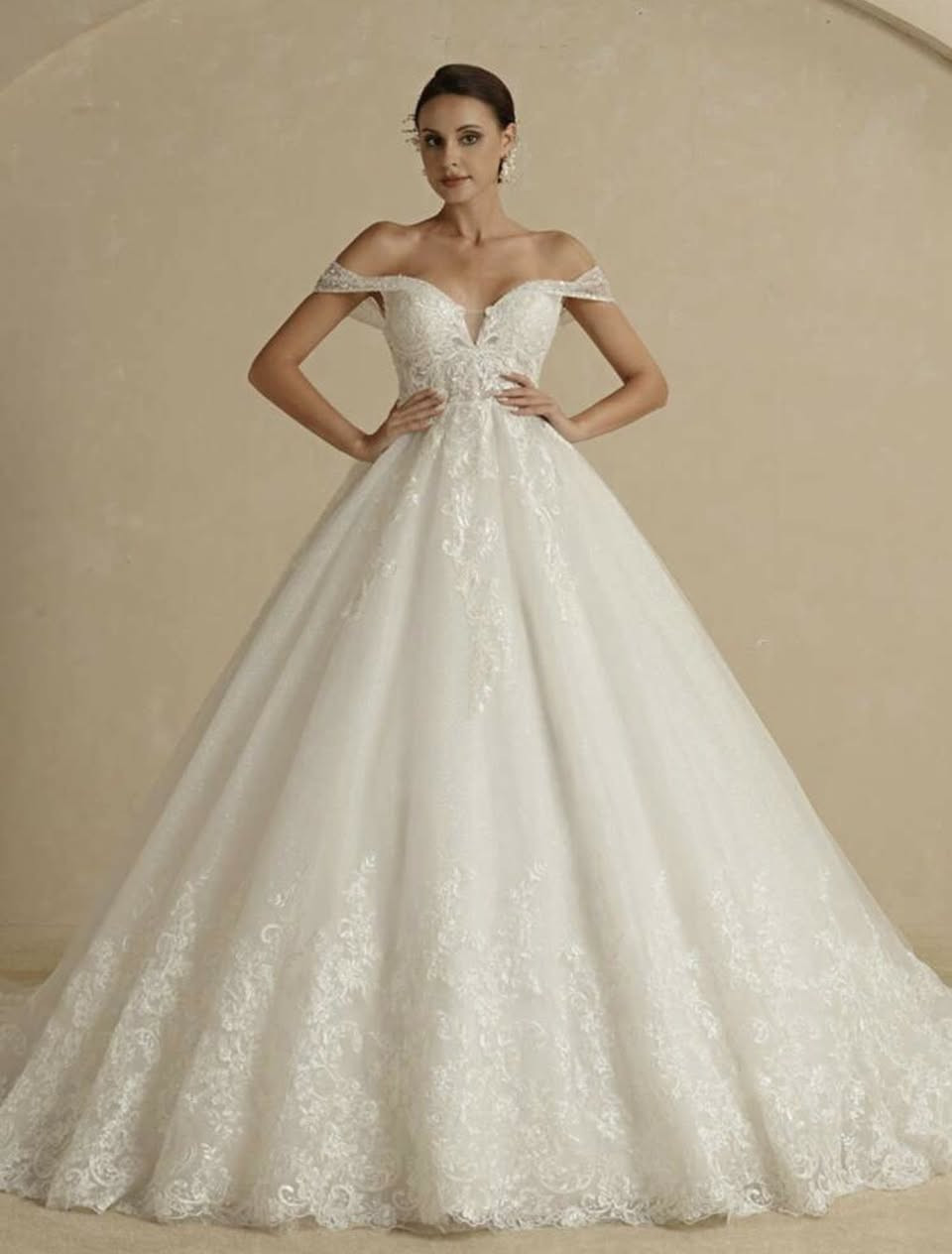 بنات هذا الفستان طلبته من الكويت بس طلع جبير علي 
 يلبس اكس لارج واكسين اذا طويله
يخببببببل باللبس  احلى من الصور بهوااايه فستان مال ملكات يموت ..أريد ابيعه عشان الحك اشتري اصغر ما عندي وقت والله رح تتونسون عليه
جديد ما مستعمل 120 الف


**إذا كنت صاحب هذا الإعلان وتريد حذفه لأي سبب، رجاءا أرسل رسالة إلى الدعم الفني**