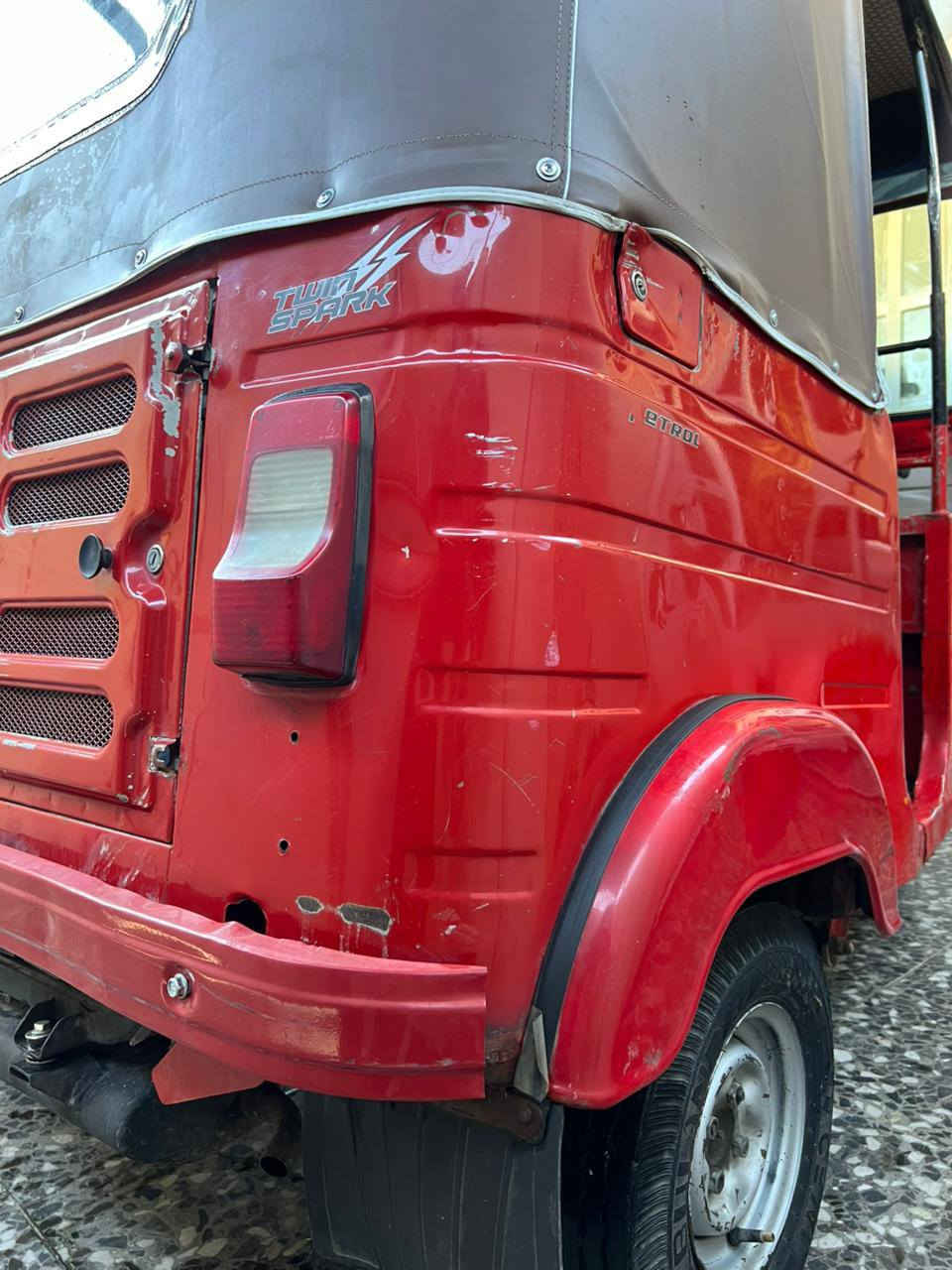 السلام عليكم تكتك موديل 18 شهر ال 12يوم29 رقم وسنويه تحوويل ثاني يوم بسمي 
مكفوله ماعده دوس جانبيه فقط باقي مكفول كشرهه 
مكينه كير اكسل مكفولات شرط تراي يخبل نصبتهه كلش حلوه بل عافيه على ياخذهه العنوان بغداد البياع تقاطع درويش للستفسار شراي يتصل ويدلل ***********
