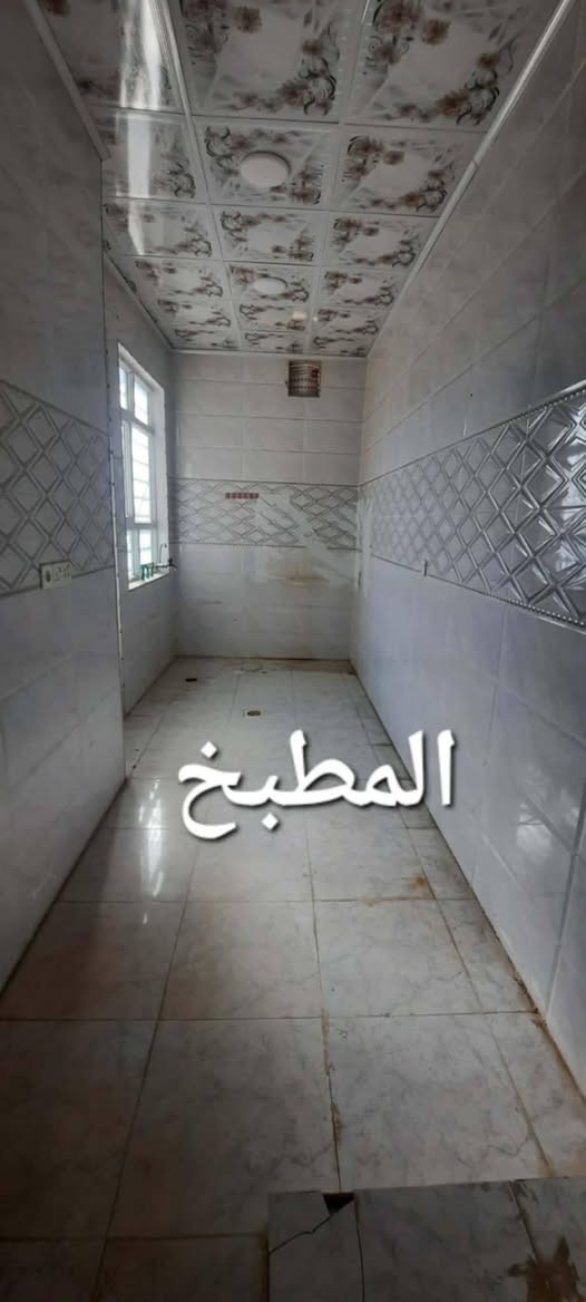 دار سكني للايجـــــــــــار: 
100/متر طابق ونص 
حي الانتصار شارع 60
بالقرب من جامع الغرباء 
((بناء حديث)) 
مكتب المهندسين للعقـــــــــار 
برهان 
***********
***********
