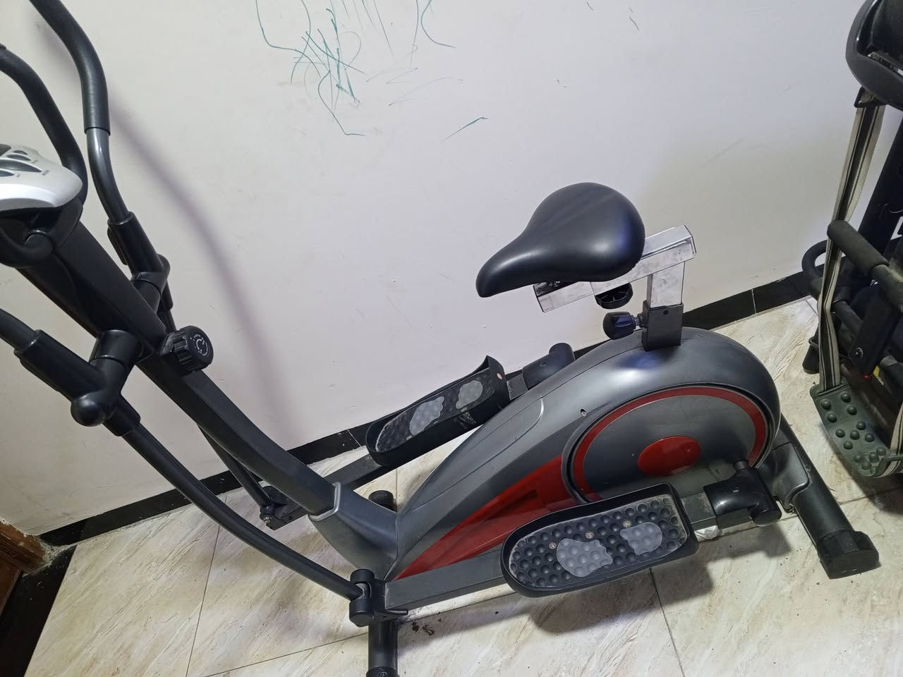 السلام عليكم.. جهاز رياضي بحالة ممتازة ثقيل جدا ماركة السعر 200الف وبي مجال بغداد الدورة شارع 60 موبايل ***********
