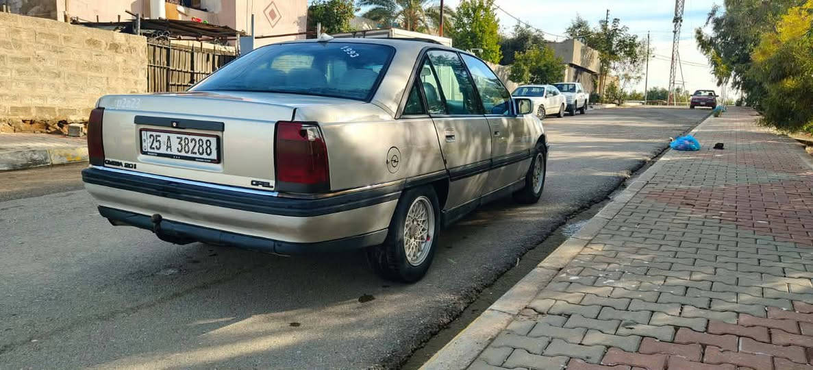 اوبل اوميكا
   موديل 1993
سياره وضع شريكه كله جسمه عل بلاد 
لا صبغ لا خياس  كله عل بلاد شرط 
كير محرك بشرط  
اربع جوم كهربائي 
سلايت كهربائي
قفل مركزي
محرك حجم 20
رقم كركوك دولي جديد 
دفتر بانزين بي 
سعر 43$ 
اي استفسار خابر 
*********** كركوك, العراق
