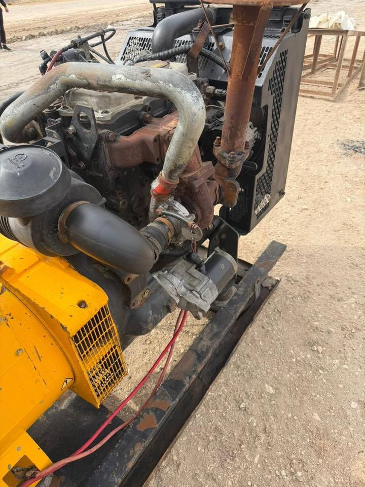 السلام عليكم مولد بيركنز 65 كيفي انكليزي مستخدم المولد شغاله بيها تبخير بالمحرك السعر 22 ورقة العنوان الناصرية منطقة الحولي سبب البيع شدينا طاقة شمسية للمجمع رقم ***********
