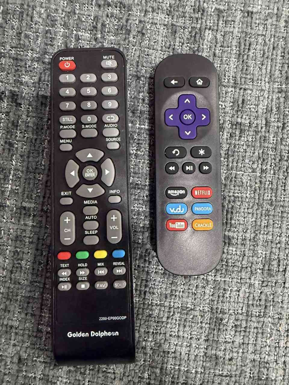 🔥 فرصة مميزة للبيع 🔥
شاشة بحالة ممتازة جدًا ونظيفة (استخدام قليل)  حجم 43
نوع: Golden Dolpheen  

📦 المميزات:  
✔️ صورة واضحة وأداء ممتاز  
✔️ مدخلين HDMI 
✔️ مدخلين USB
✔️ بدون إنترنت (لكن…)

🎁 ومعها هدية:  
TV Box نوع Roku  
يشغل يوتيوب + البرامج أونلاين بسهولة 👌  
يعني تصير عندك شاشة سمارت جاهزة بدون أي تعب

💡 مناسبة للبيت أو الغرفة أو حتى مكتب

📍 السعر مناسب (100 الف) قفل
📩 للتواصل ع الخاص
المكان الموصل


**إذا كنت صاحب هذا الإعلان وتريد حذفه لأي سبب، رجاءا أرسل رسالة إلى الدعم الفني**