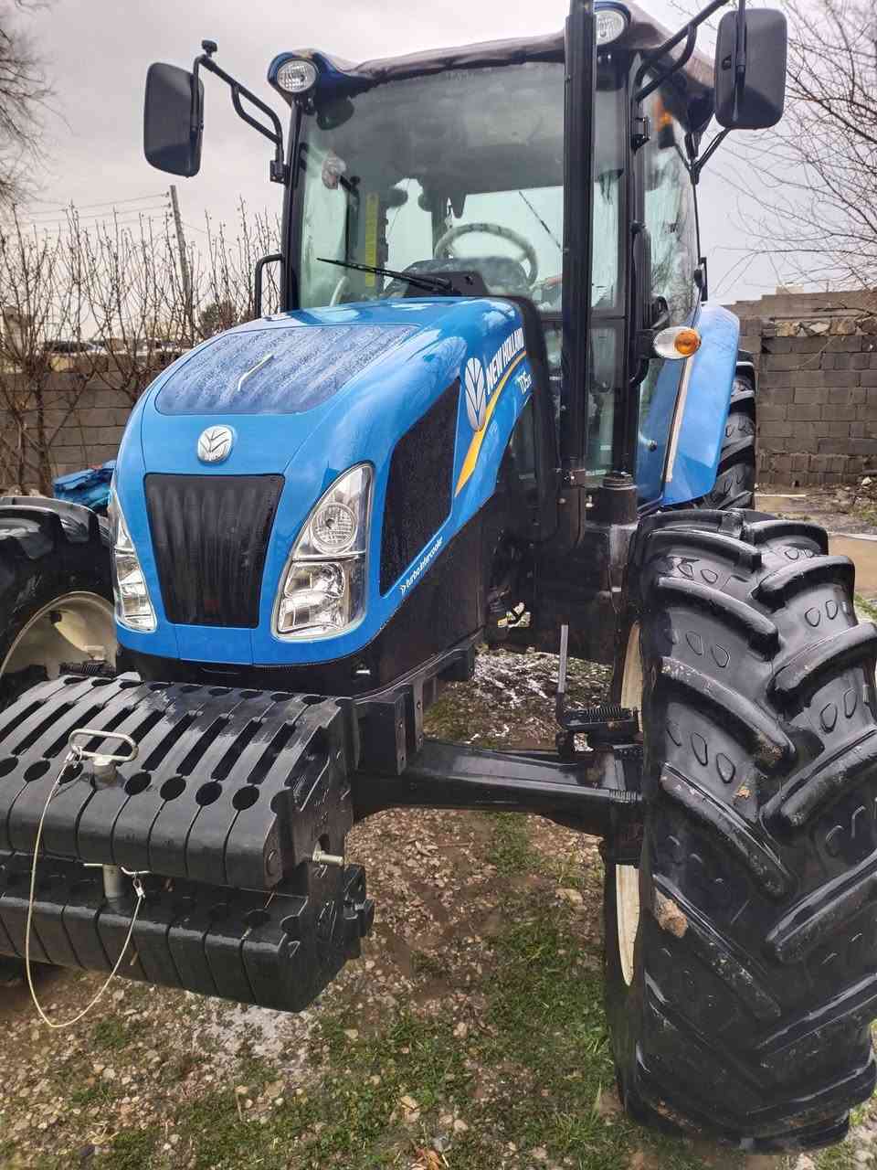 بۆ فرۆشتن تراکتۆری نیوهۆڵند مۆدیل 2023 هیچ شوێنەکی نەکراوەتەوە 800سەعات ئیشی کردووە  حەجم 110 شوێن شارەزوور ***********
