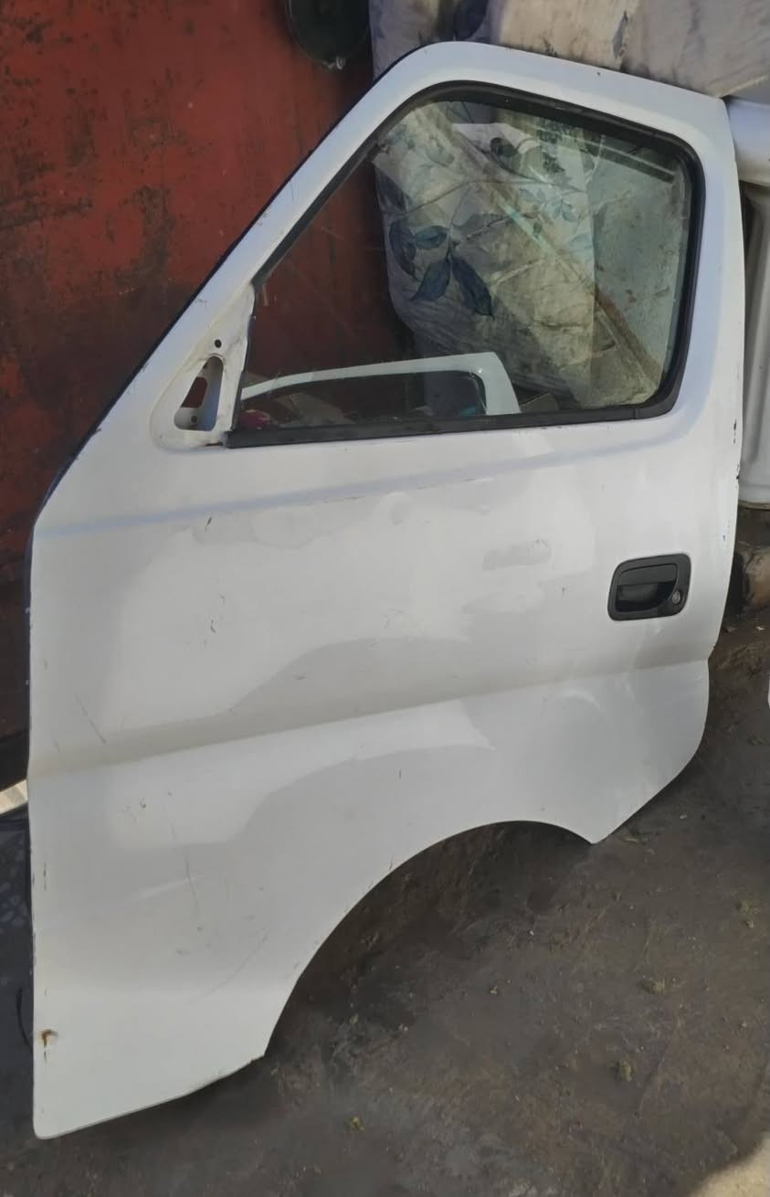 باب نيسان يورفان ناصيه عدد 2 باب السائق كامل وباب الراكب فارغ
السعرهن ثنينهن 200 وبيهن مجال
للاتصال ***********
مكاني بغداد مدينه الصدر بغداد, العراق
