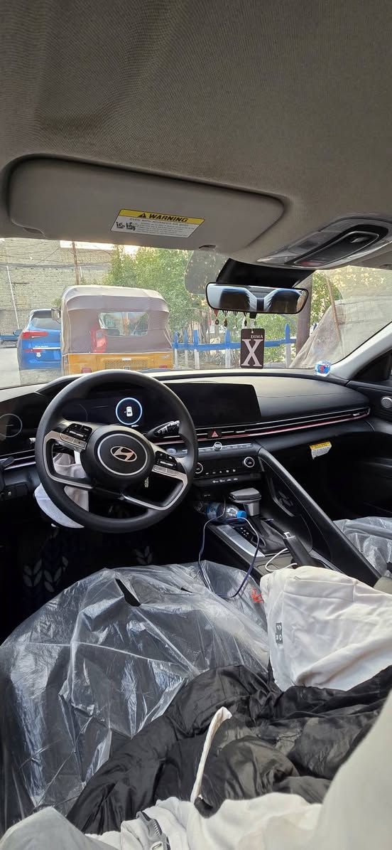 سلام عليكم 
النترا وارد امريكي موديل 2024 مكينة دوش2000 حادثها بالصندوق ع كد ٤ اصابع معدلها ع البارد بدون صبغ فقط  ايرباكات كلها سالمة ومكينة وكير كفالة عامة 
ماشية السيارة 20 الف بعدها زيرو السيارة 
البجم امامي وخلفي كبس شرط 
مواصفات السيارة نص فول المعروفة  بصمة تشغيل حساسات امامية وخلفية . رادار امامي وخلفي . بصمة ابواب وبصمة تشغيل عن بعد وترحيب الصندوق عند الاقتراب وضعيات سياقة وتحديد مسار توقف ذاتي ليد نهاري وليد ليلي ولايت زنون واربع دسكات  ومانع انزلاق والسيارة حلوة وبعدها زيرو 
عنواني بغداد حي اور 
رقم الهاتف *********** + واتساب
