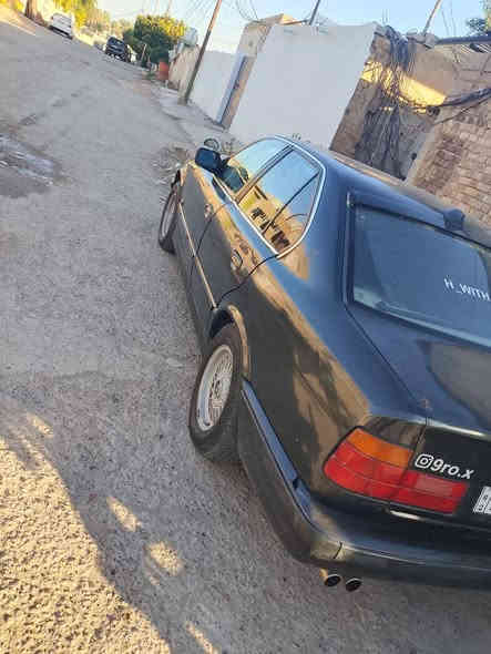 سلام عليكم 
بي ام دبليو حجم 535 كير ومحرك صقر شرط كفالة رقم صلاح الدين دولي كاملة من كلشي كلشي شغال بيهة تبريد🥶 تدفة جام اشاير سلايت شغال كير محرك صقر 528 صدر جديد تخم تاير جديد ويالة خلية الصلي ادامة كاملة عليهة سيارة ملات جناي كفالة عامة من كلشي  السعر 58 وبيهة مجال *********** تصال وتدلل ما متواجد عال نت
