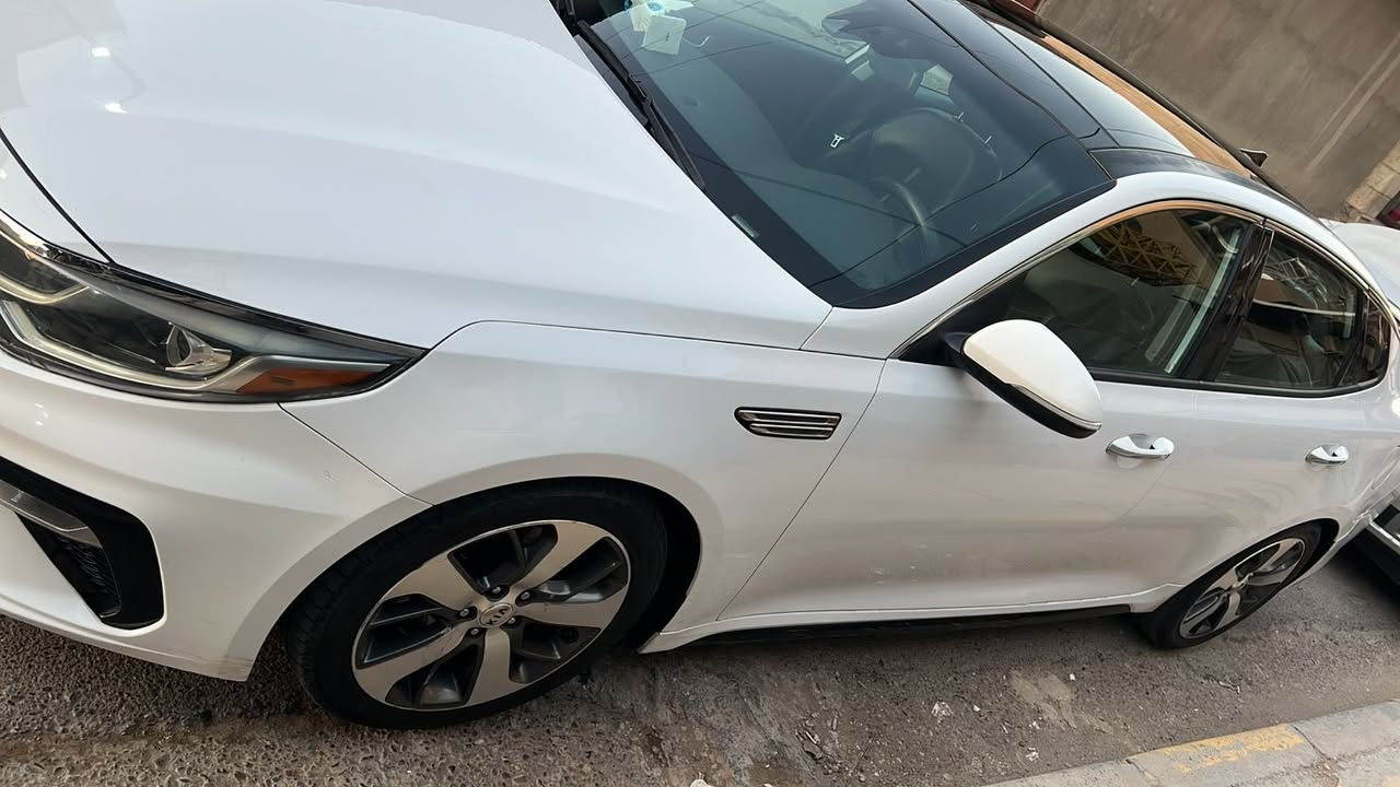 سلام عليكم للبيع كيا اوبتما 2019 وارد امريكي حادث جاملغ خلفي فقط السيارة S فول 1/1 ماشية 77 حقيقي رقم صاحب السيارة ***********
