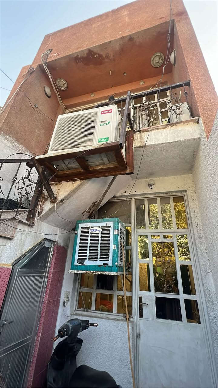 بيت البيع مساحه 100 الاورفلي مكوى البيادر
يتكون البيت من استقبالين  واحد خارجي معزول عن البيت بدرج خاص  يتكون من وستقبال داخلي  ومطبخ مفتوح ومنور مربع وحمام+ صحيات وغرفه  الطابق الثاني غرفتين نوم حمام +صحيات الطابق الثالث غرفه نوم مع مخزن وبيتونا
الاستفسار التواصل واتساب او اتصال ع الرقم 
***********
