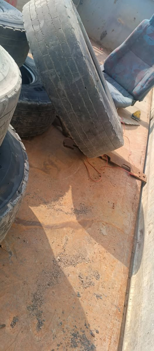 السلام عليكم تايرات ياباني حجم ثمانيه***********
