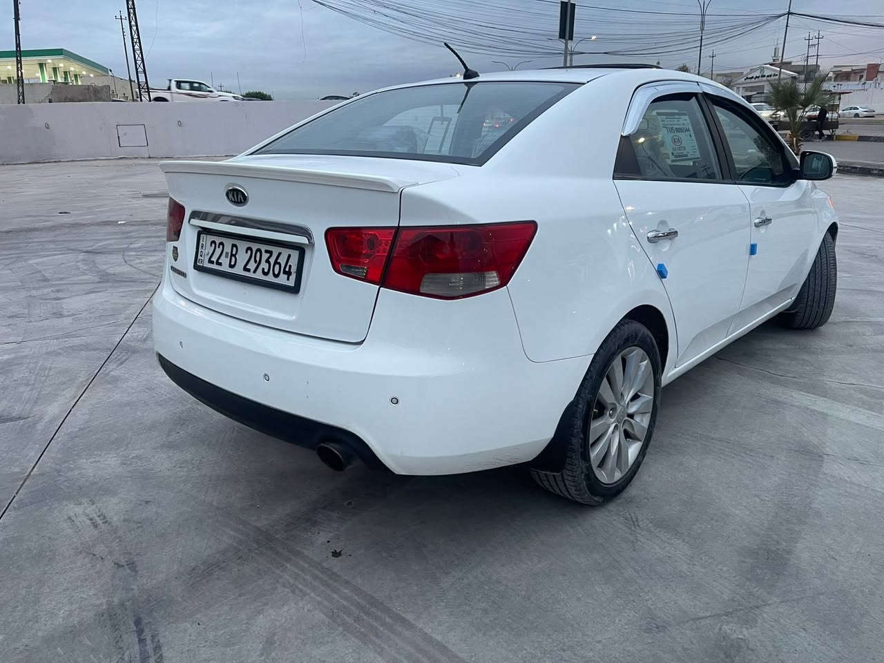 اسلام وعليكم سيراتو 2011فول مواصفات شفتات  استيرن بصمة تشغيل بصمة ابواب  كير 6نمر و3انظما شفتات وعادي وتوماتيك سلايت كابون بانزين اشاير ترحيب فول واحد عل واحد رقم اربيل كابون بانزين سياره  بيها جاملغ يمين امامي صبغ بدون دواخل رش و دواير خلف مصلحات وبيا مكانات بارد ***********
