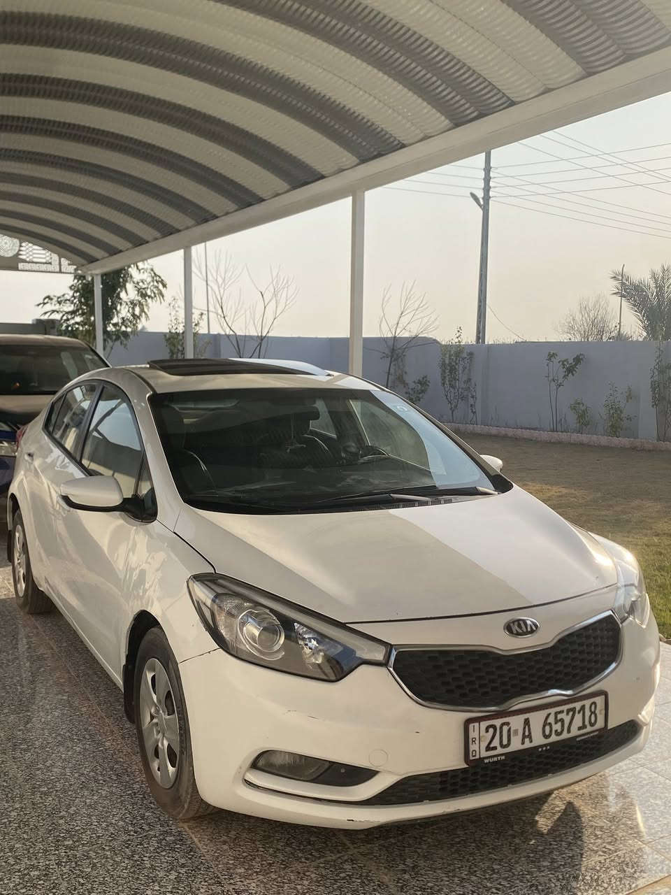 السلام عليكم 

سيراتو 2014 خليجي على وضع الشركة 
فول مواصفات عدا البصمة 
فتحة سقف 
مكينه 2000 دوش المرغوب 
السياره رقم ديالى بأسمي تحويل ثاني يوم 
سونار السياره جديد مرفق مع الصور 
السعر 123 

للاستفسار:***********
