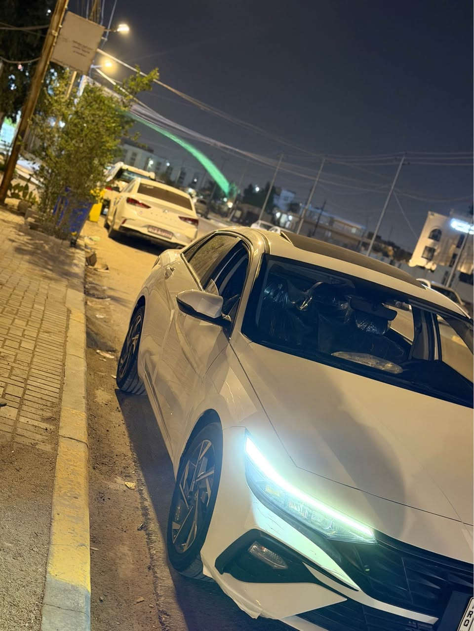 السلام عليكم ورحمة الله وبركاته 
هيونداي النترا خليجي تجمع موديل 2024 
فول مواصفات كلش 1/1
السيارة كفاله عدا بارد في الباب كلش قليل
السيارة مالت بيت ماخذينها زيرو
رقم اربيل الجديد تحويل او وكالة

السيارة  حالياً بوضع الشركة
مواصفات السيارة 
لد امامي
لد خلفي 
حساس امامي 
حساس خلفي 
كامرة خلفية 360
فتحة سقف سلايد روم 
بصمة ابواب وبصمة تشغيل
بوجكتر ضباب 
لايت زنون بلاد ومتحرك مع الاستيرن 
مانع انزلاق 
تحديد مسار 
مانع تصادم 
رادار امامي خلفي وجوانب
كشنات جلد
كشنات تبريد 
كشنات تدفئة 
تبريد امامي
تبريد خلفي 
جام اوتو 4 جام 
كشنات كهرباء 
مرايات طلي او شفط 
اشارة ترحيب 
صندوق خلفي كهربائي عند الاقتراب من السيارة 
علماً 
ستيكرات الوكالة كلها بيها ماشايل شي عدا كيس 
الويلكب وفابلون البنيد  السيارة على وضع الوكالة 
وبالعافية على الي ياخذها. 
مكان السيارة البصرة ياسين خريبط
سعر السيارة 143 وبيها مجال ان شاءلله
رقم الهاتف *********** البصرة, العراق
