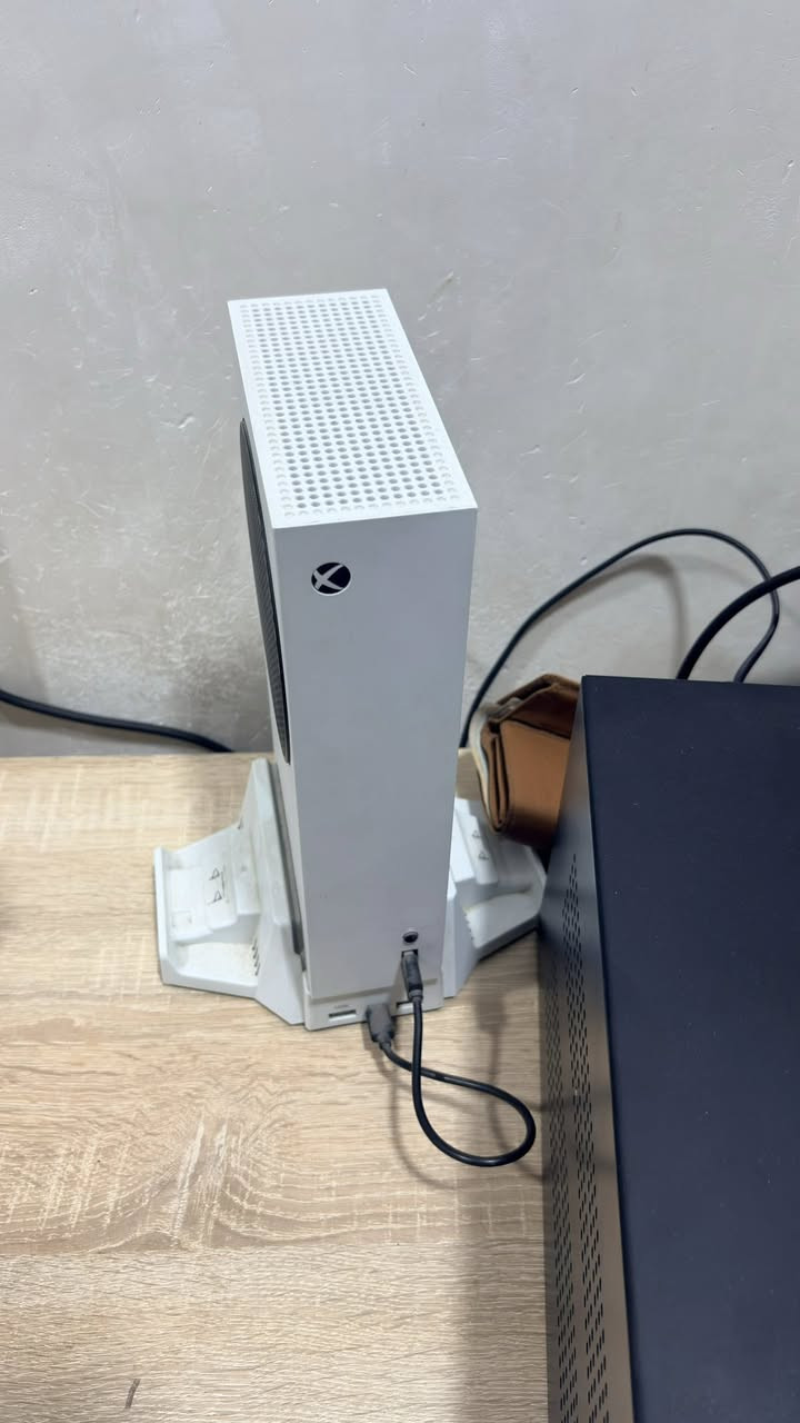 سيريس اس
بي اشتراك ٣ اشهر صافي 
جهاز لا مفتوح ولا مبدل بي شي كل ملحقاته كامله 
بالاظافه الى ups 1500 كذلك جديد ماصارلي شهر من ماخذه 
بالاظافه الى بطاريات  عدد ٤ قابل للشحن مع شاحنتهم 
بطاريه عدد ١ تشحن من خلال القاعده 
قاعده تبريد وشحن Lid 
مكاني بابل الحله 
*********** 
ابيع شلع ب٤٠٠ غير قابل للتفاوض 🩵❤️‍🔥
