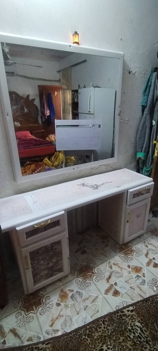 ميز حلاقه اللامنيوم مع المرايه السعر 90 حي الجهاد اتصال أو اتساب
***********
