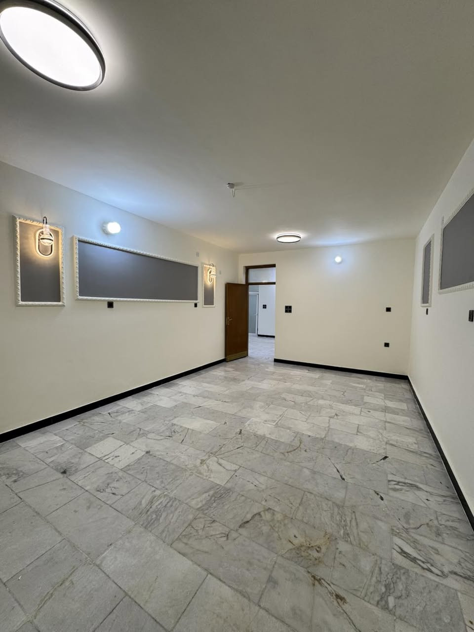 السلام عليكم 

عقار #للبيع ف محيزم   قرب مستوصف حي الامام    

المساحــــــة //190#طابــــــو #صرف
الواجهـــــــــة //10
النــــــــــــزال  //19

يحتوي العقار على 

2غرف نوم وكلندور ومطبخ  وصاله وصحيات 
 

 

السعر المترا مليون و250  وقابل للتفاوض  
 

       
 🏛#مــكــتــــب_الــخــضــراء_لـلــعــقــار 🏛

                   #لمن_لديه_رغبه_في

⭕️عرض عقار او قطع 
⭕️للبيع بواسطه اعلانات مموله مدفوعه ثمن مجانا 
⭕️مراسله البيج او الاتصال عبر الارقام 
  
   #الموقع ⬇️
مقابل مستوصف حي الامام 
علي ***********📞
 علي ***********
