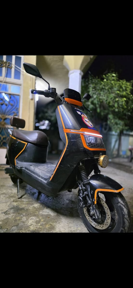 سلام عليكم  أقره كلشي قبل لا تتصل أترجاك دراجه شحن للبيع أو مراوس بجهاز أيفون 13 وما فوق
عدد ألبطاريات 6بحاله جيدا جدا مستعمله شي قليل بيها كم شخط بصيط السعر 925وبيها مجال مكاني بغداد قرب جسر المثنى هـ***********
