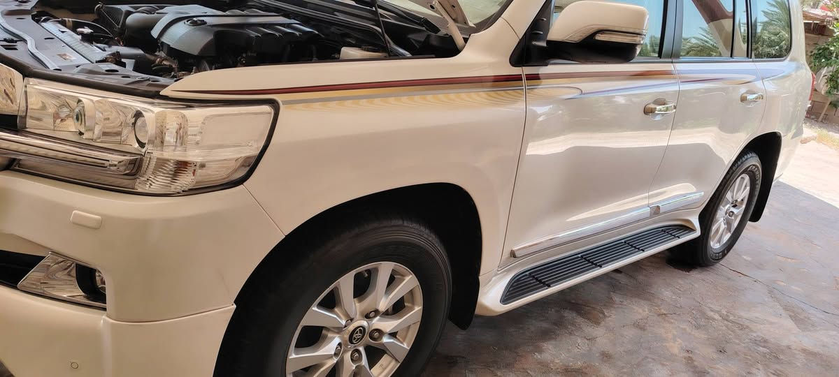 سلام عليكم لاندكروز 2017 بريم كفاله عامه للاستفسار الاتصال على الرقم ***********
