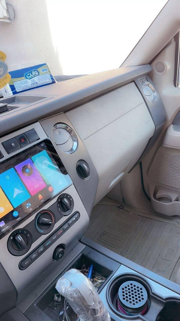 السلام عليكم سيارة فورد اكسبدشن  بدي طويل موديل 11 خليجي وكالة نيفا تو ويل المرغوب سيارة عالية وفخامة عائلية Vip تدفئة تبريد مركزي شاشة حجم كبير مع تشغيل جميع البرامج ابسمي السنوية مكانه بغداد قرب نادي الزوراء الرياضي رقم الهاتف *********** السعر 140$ وبيه مجال ان شاءالله كير ومحرك مكفول
