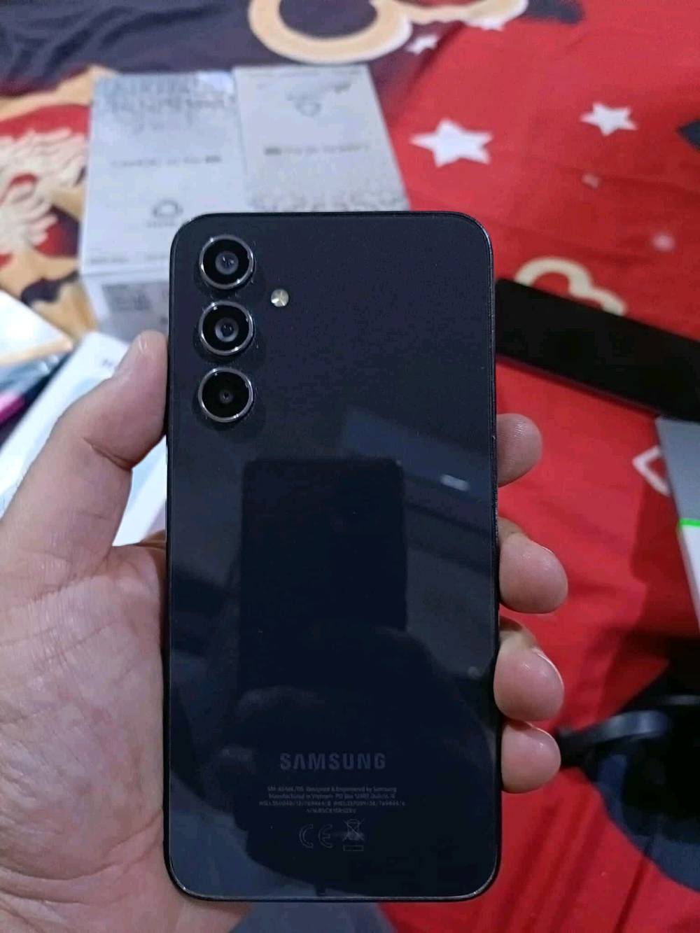 سامسونك كلاكسي A54 
ذاكرة 256
نظافة 97% 
مكفول من أي صيانة أو خدوش بالشاشة أو بالظهر عدى الشاصي بي حك بسيط جداً 
استعمال ثانوي 
سعر 280 ألف مستعجل ع البيع جداً